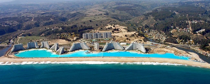 The largest swimming pool in the world is located in Chile