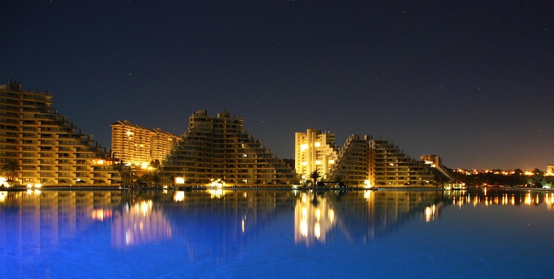 The largest swimming pool in the world is located in Chile