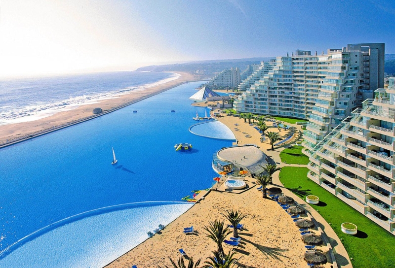 The largest swimming pool in the world is located in Chile