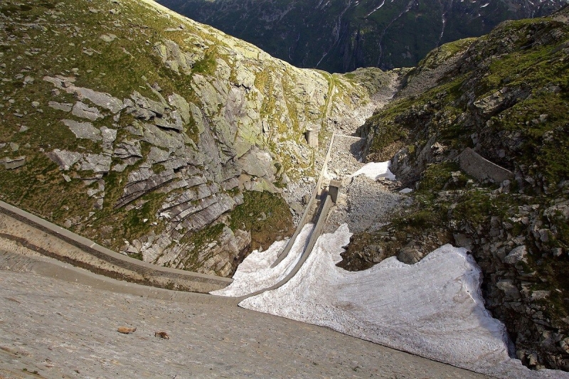 Goats hang on the Diga del Cingino dam in Italy | goats on the dam