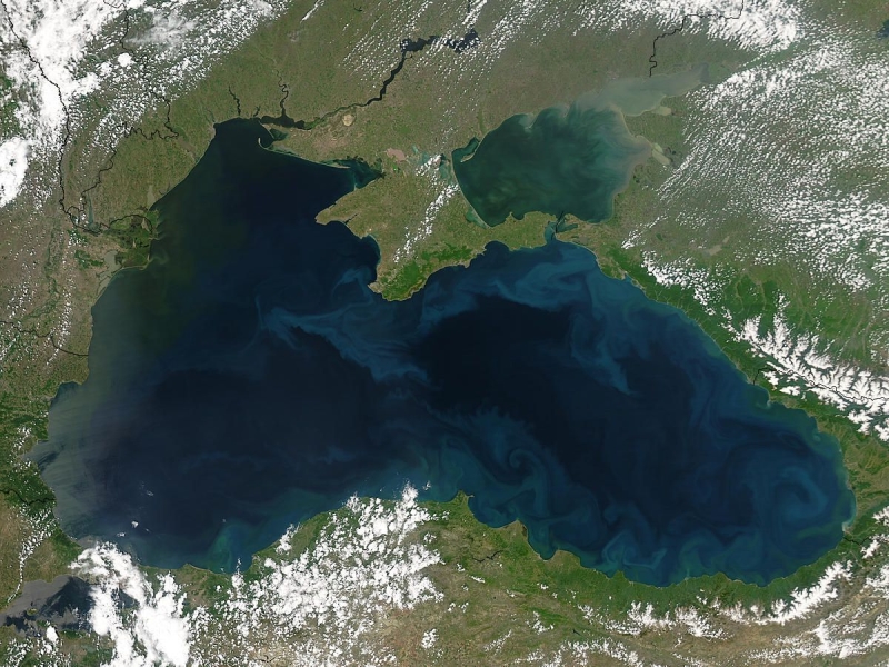 The Colored Seas of the World: 5 (and even 6) Amazing Seas and Their Names