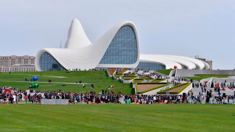 Baku: when is the best time to go, for how many days and what to see over the weekend Description: