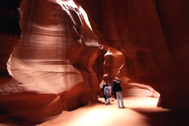 Antelope Canyon in Arizona &mdash; where it is located, Upper and Lower Canyon, guided tours and tourist tips