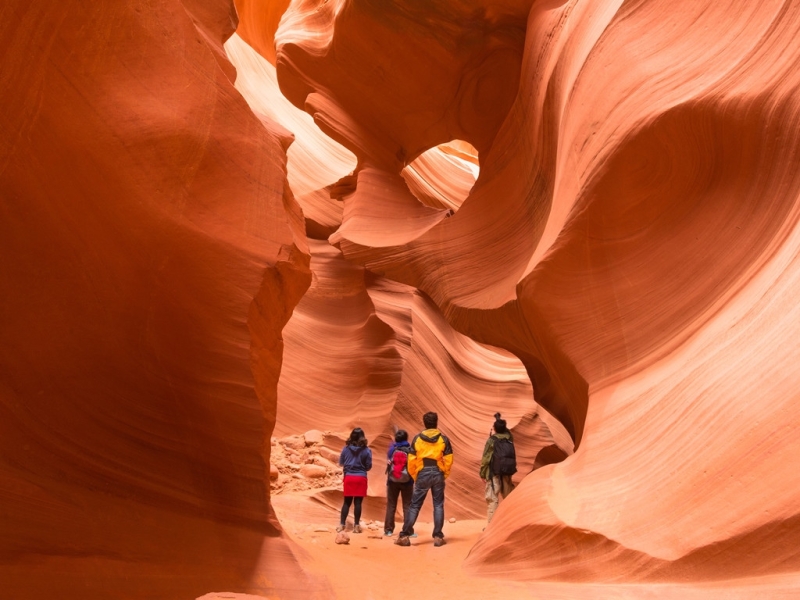Antelope Canyon in Arizona &mdash; where it is located, Upper and Lower Canyon, guided tours and tourist tips