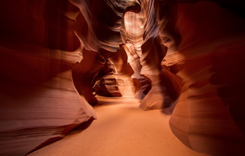 Antelope Canyon in Arizona &mdash; where it is located, Upper and Lower Canyon, guided tours and tourist tips