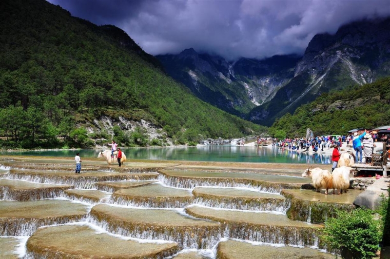 Blue Moon Valley in China — where it is located, turquoise lakes, Mount Yulongxueshan and tourist tips