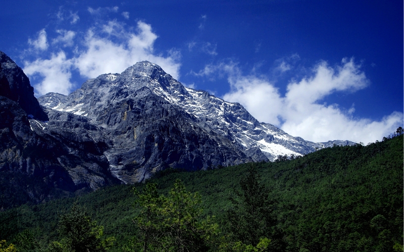 Blue Moon Valley in China — where it is located, turquoise lakes, Mount Yulongxueshan and tourist tips