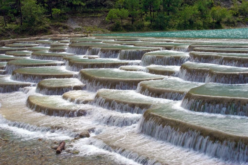 Blue Moon Valley in China — where it is located, turquoise lakes, Mount Yulongxueshan and tourist tips