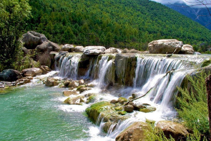 Blue Moon Valley in China — where it is located, turquoise lakes, Mount Yulongxueshan and tourist tips