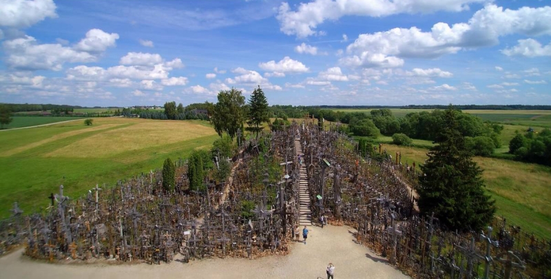 Mount of Crosses (Kryžiū kalnas) in Lithuania &mdash; where it is located, history, how many crosses, how to get there and what to see